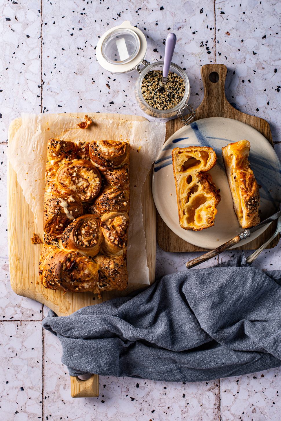 kaas-uibrood van croissantdeeg