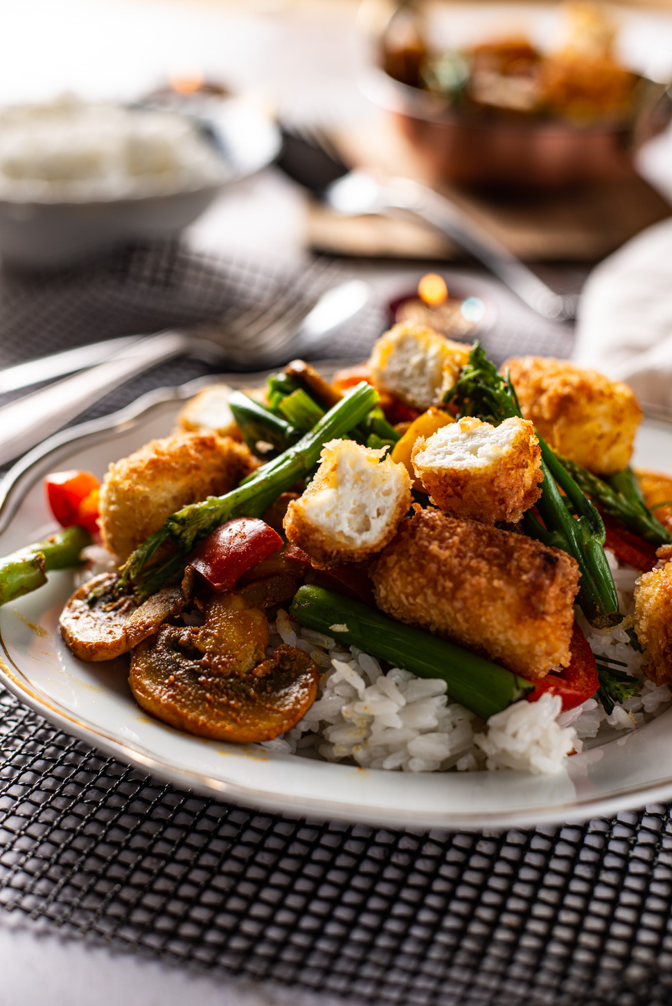 wokschotel met krokante knoflook-paneer