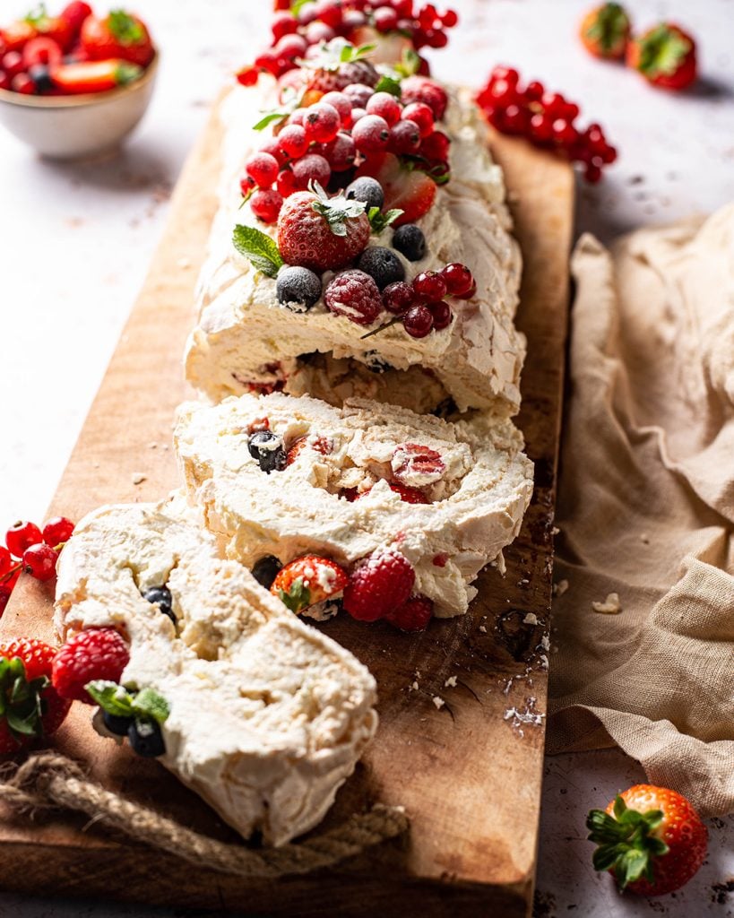 meringuerol met rood fruit