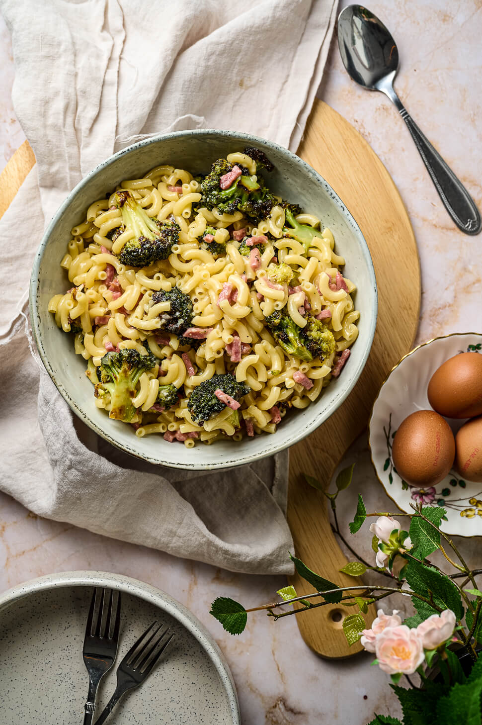 Macaroni carbonara broccoli