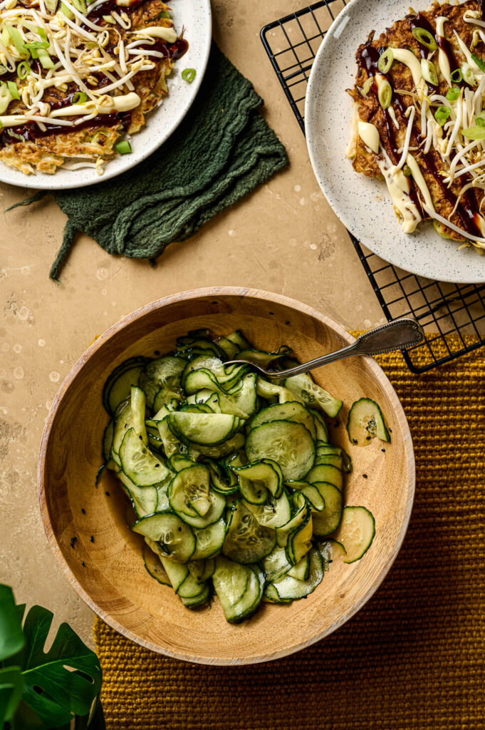 zoetzure komkommersalade maken