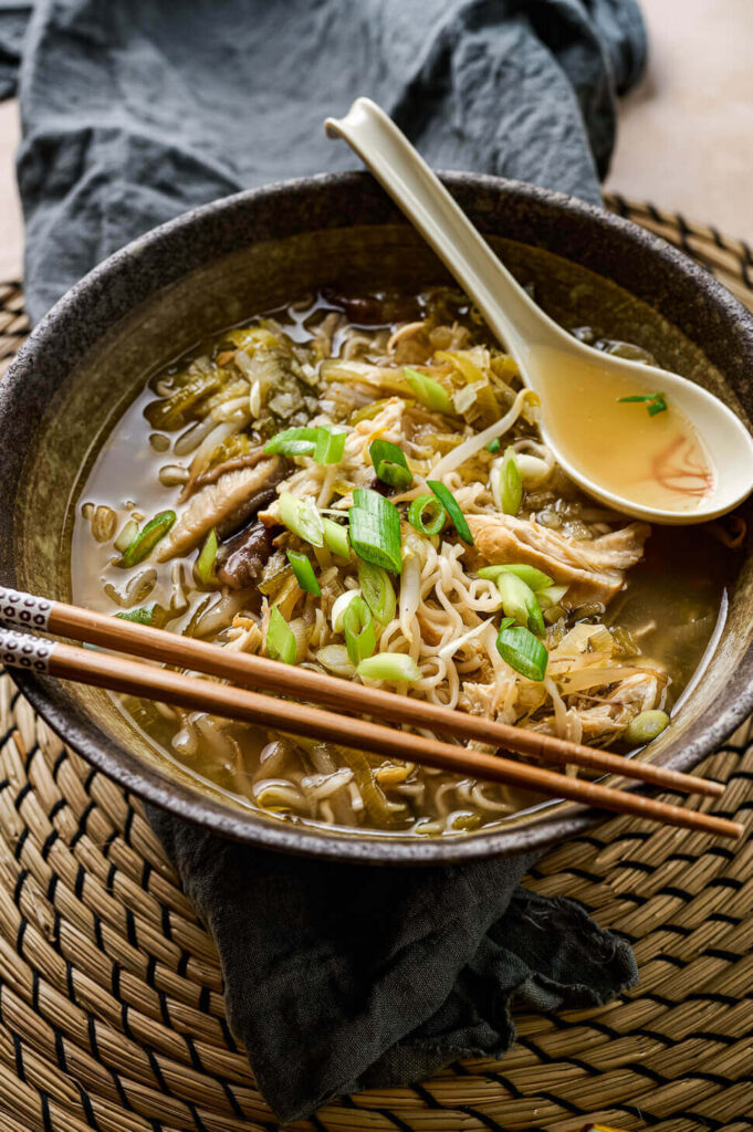 instant noodles gebruiken voor kippensoep