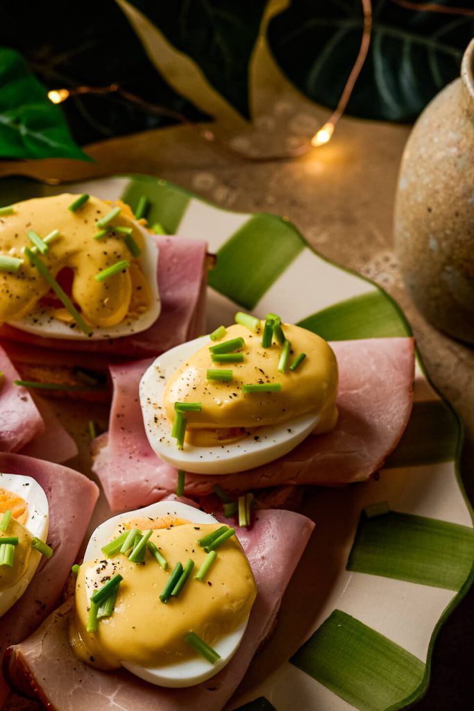 mini eggs benedict