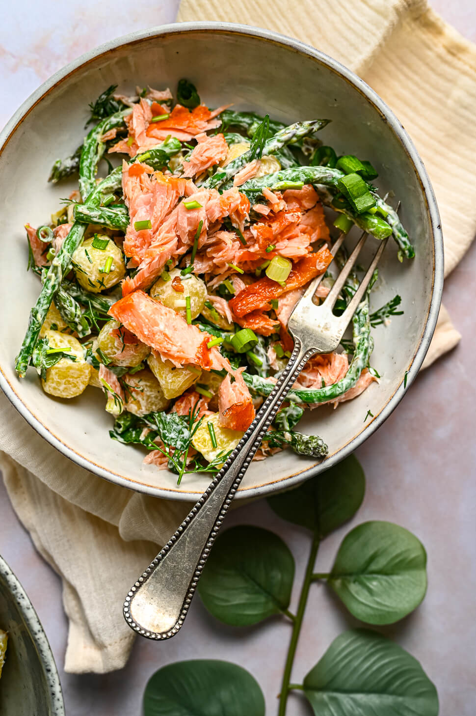 Krieltjessalade met groene kruiden en zalm 4 krieltjessalade met gerookte zalm