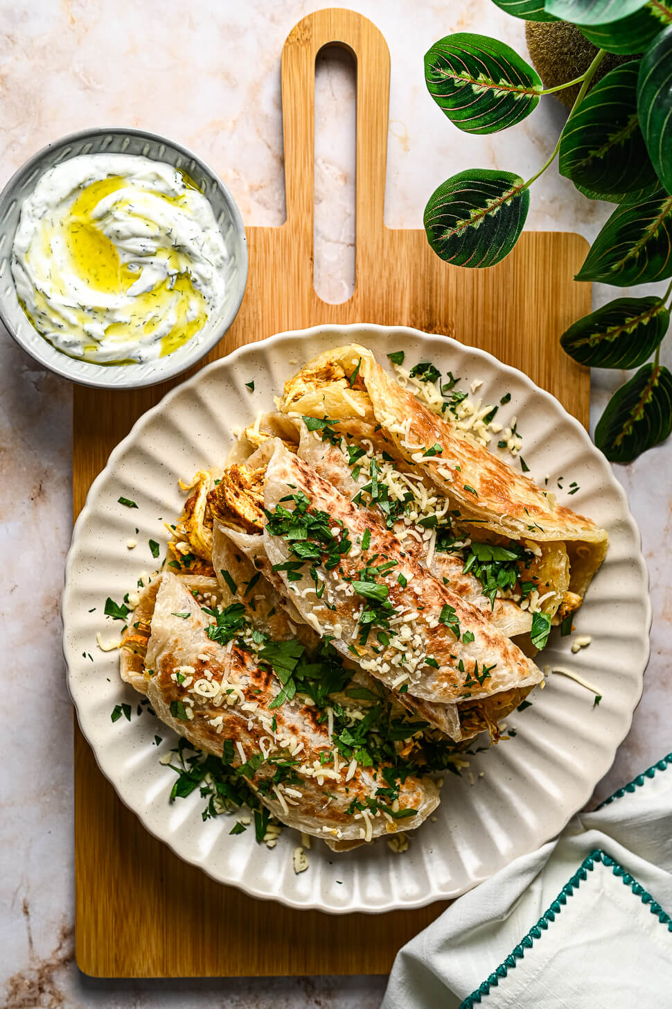 Paratha gekruide kip en kaas