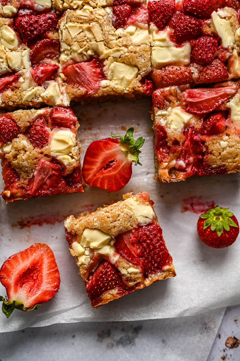 Blondies met witte chocolade & aardbeien 3 Blondies met witte chocolade