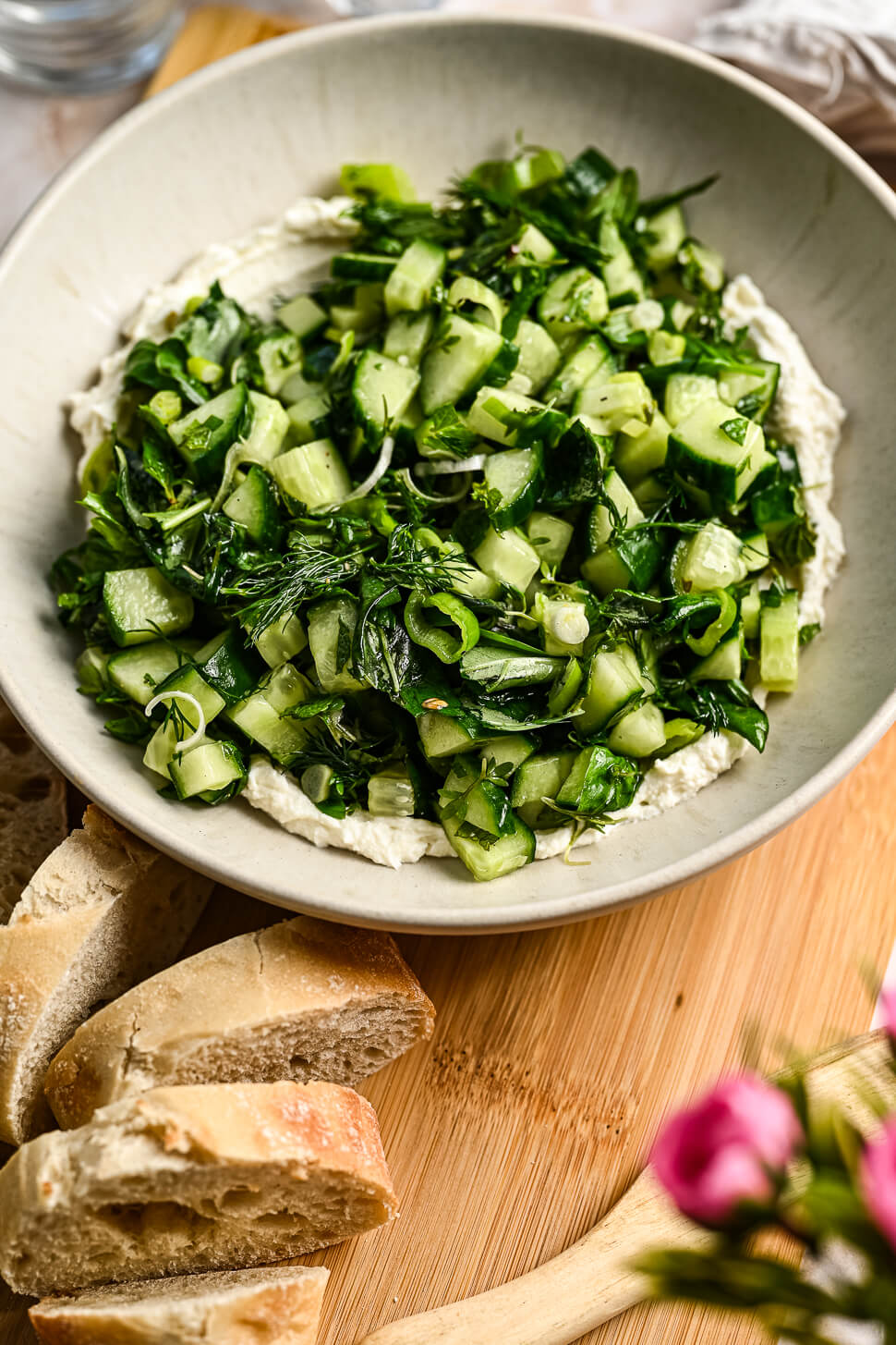 Geklopte feta met komkommersalade 5 geklopte feta dip