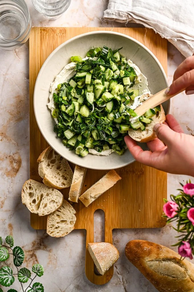 geklopte feta komkommersalade