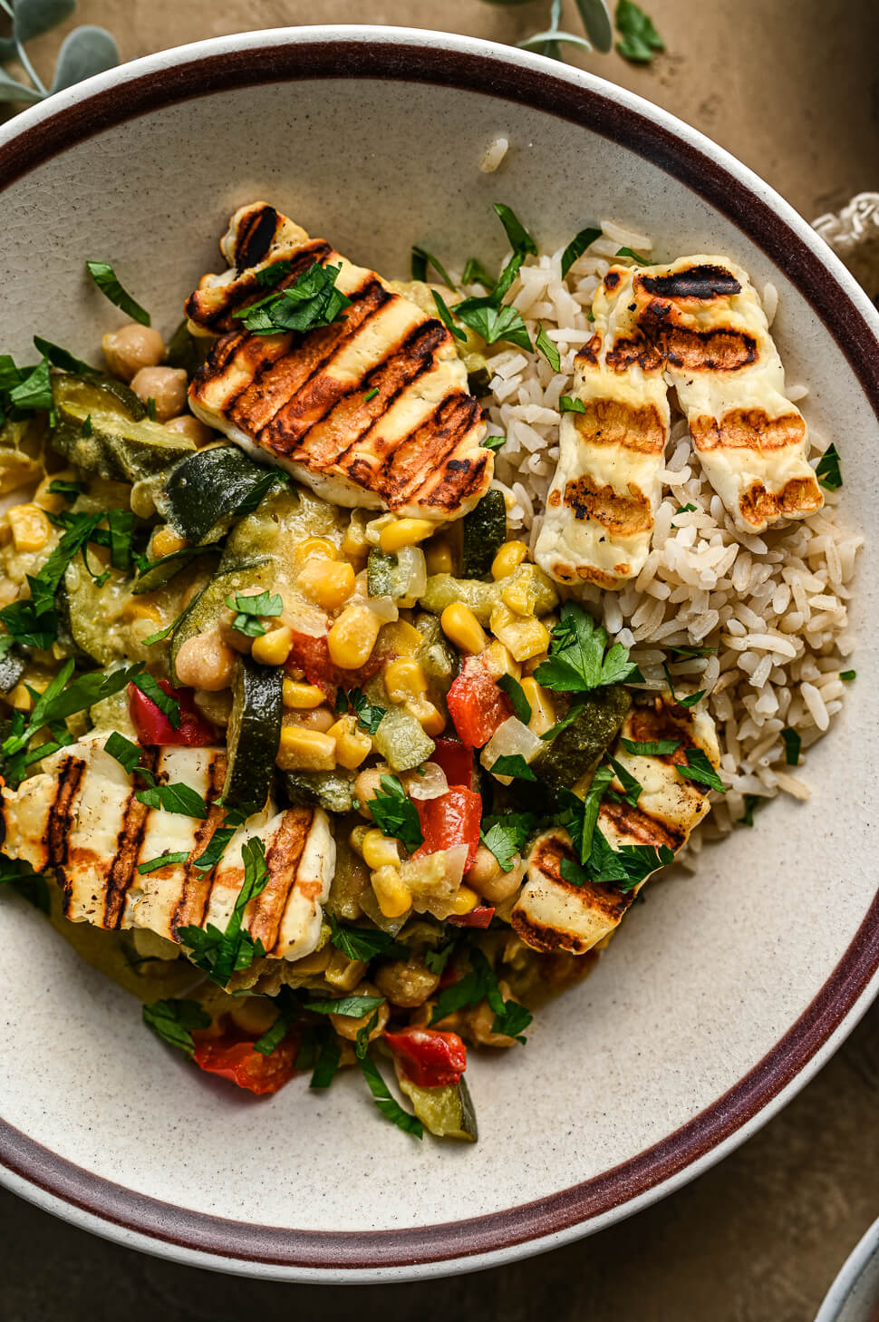 Groene curry recept met gebakken halloumi 4 groene groentecurry met halloumi