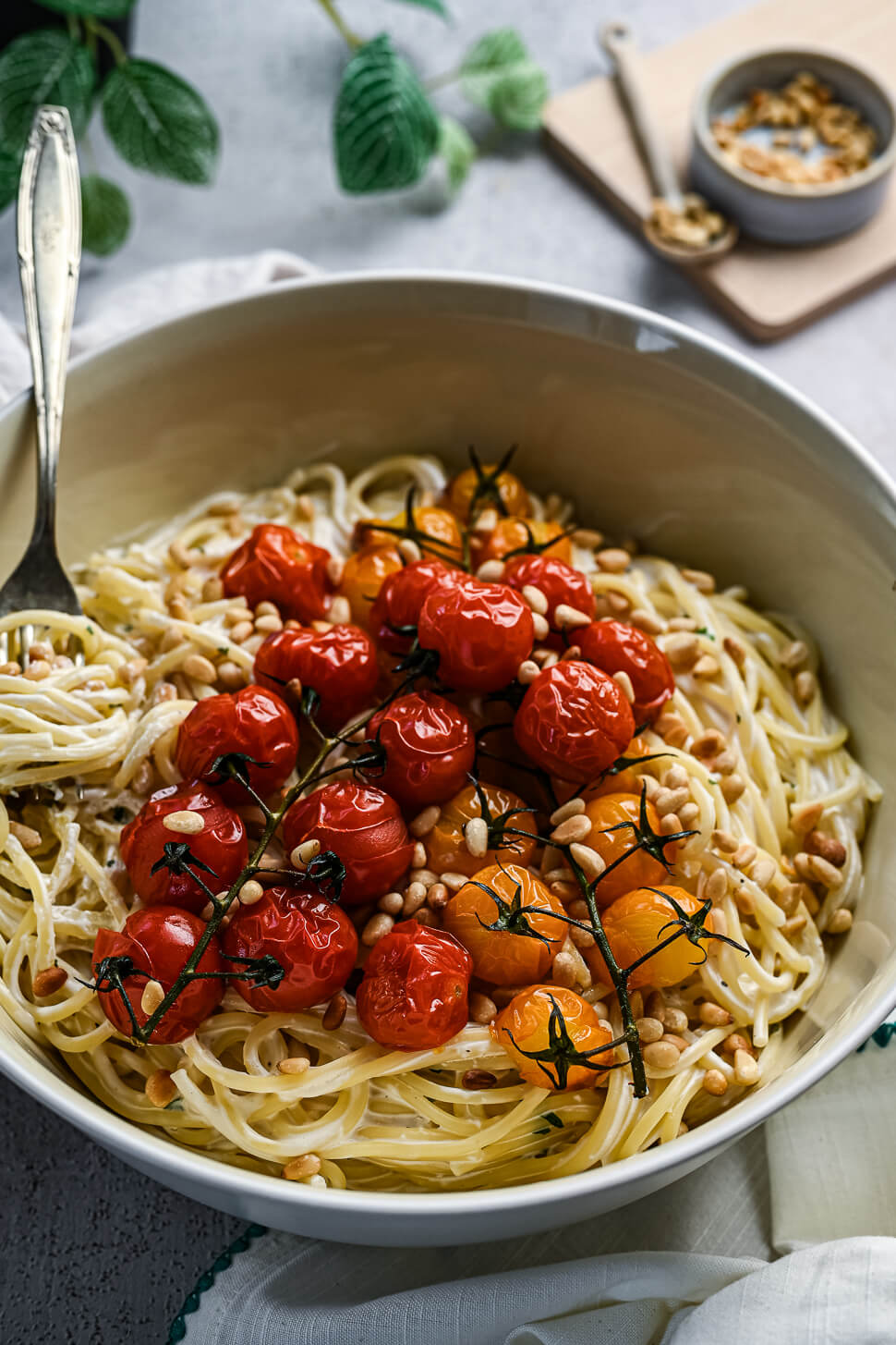 Spaghetti met yoghurtsaus en geroosterde tomaatjes 5 spaghetti met yoghurtsaus en tomaatjes
