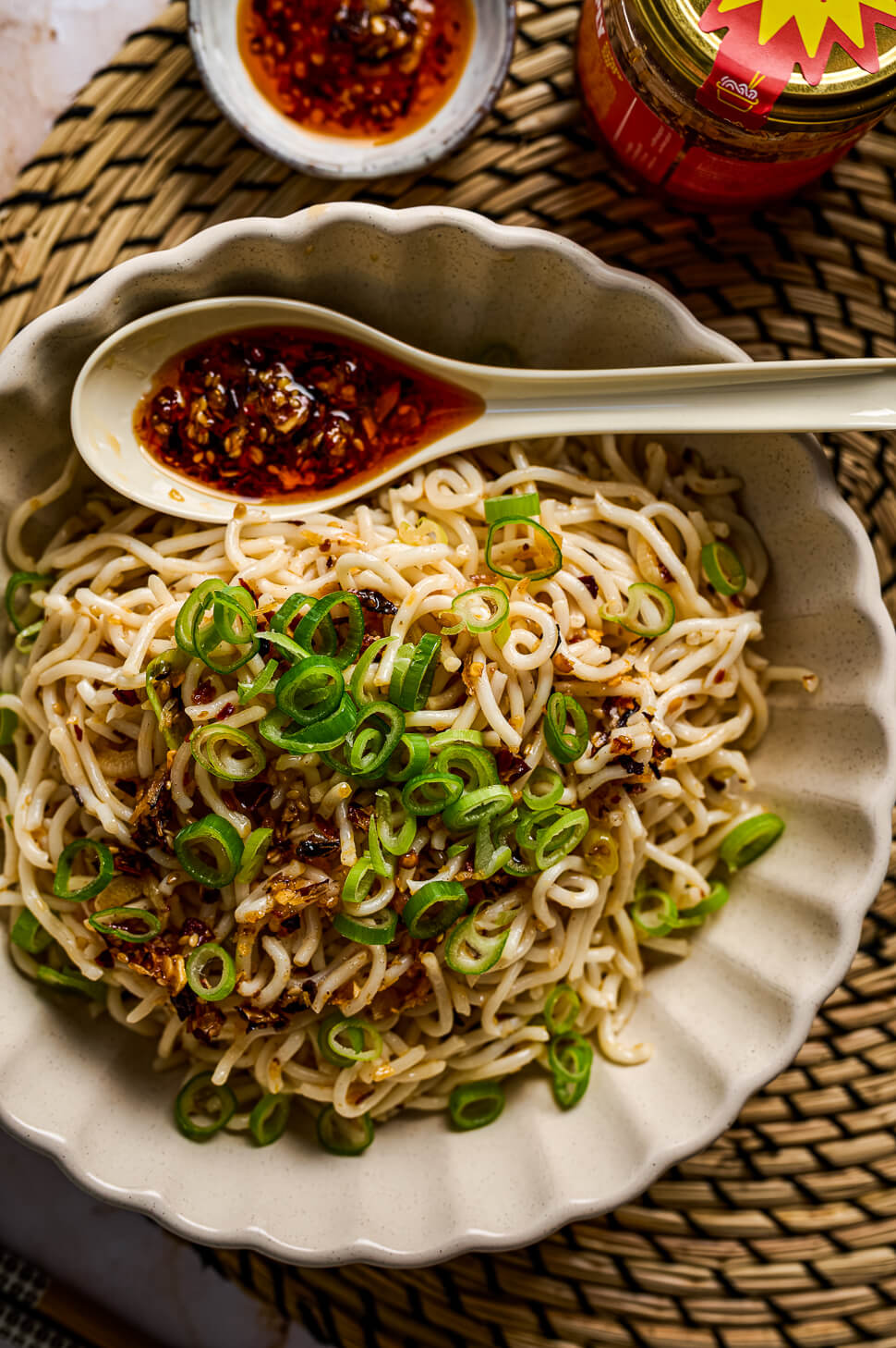 Crispy chili oil noodles met knoflook 12 crispy chili oil noodles knoflook
