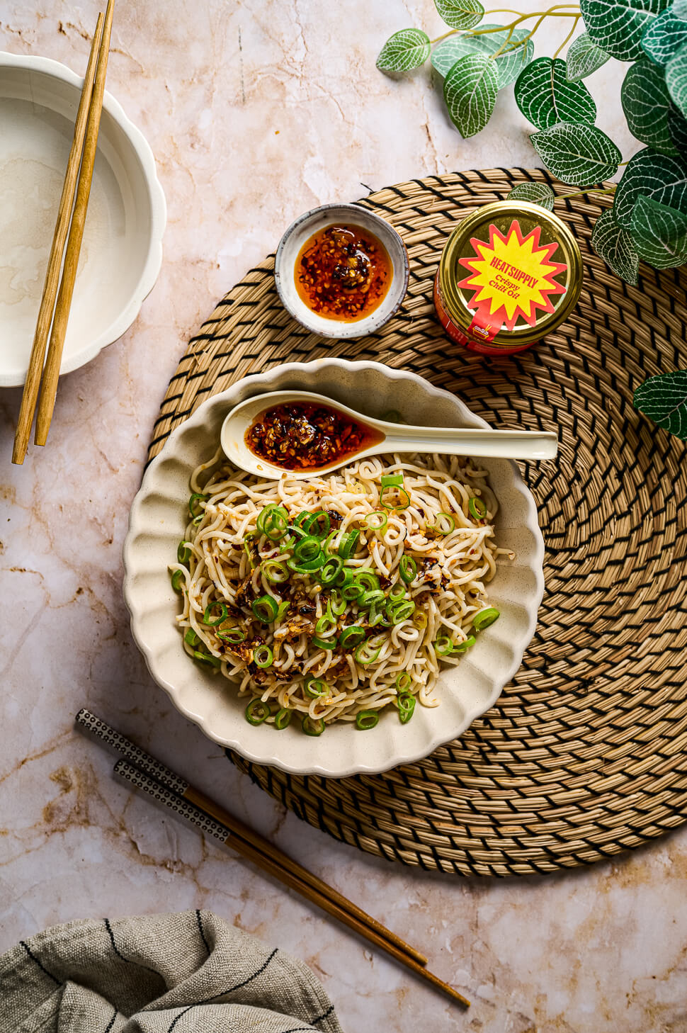 Crispy chili oil noodles met knoflook 9 Crispy chili oil noodles