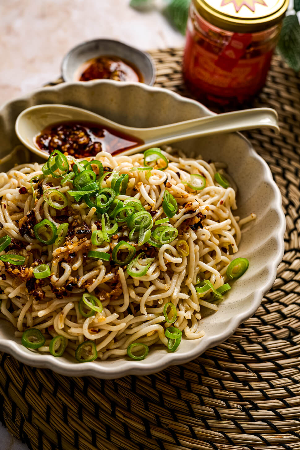 Crispy chili oil noodles met knoflook 14 crispy chili oil noodles