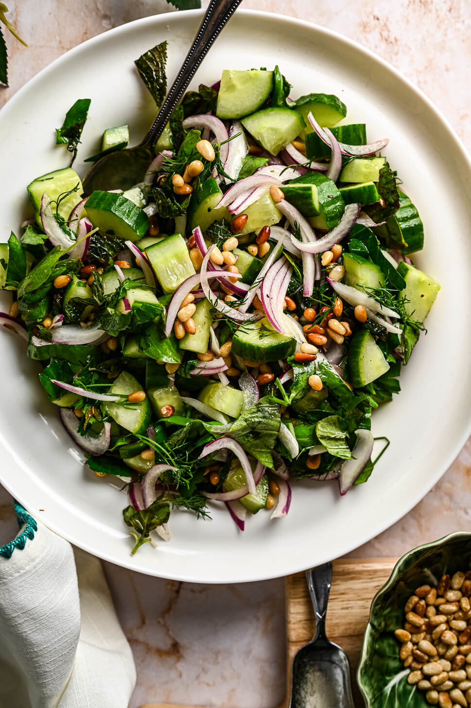 Komkommer salade recept groene kruiden