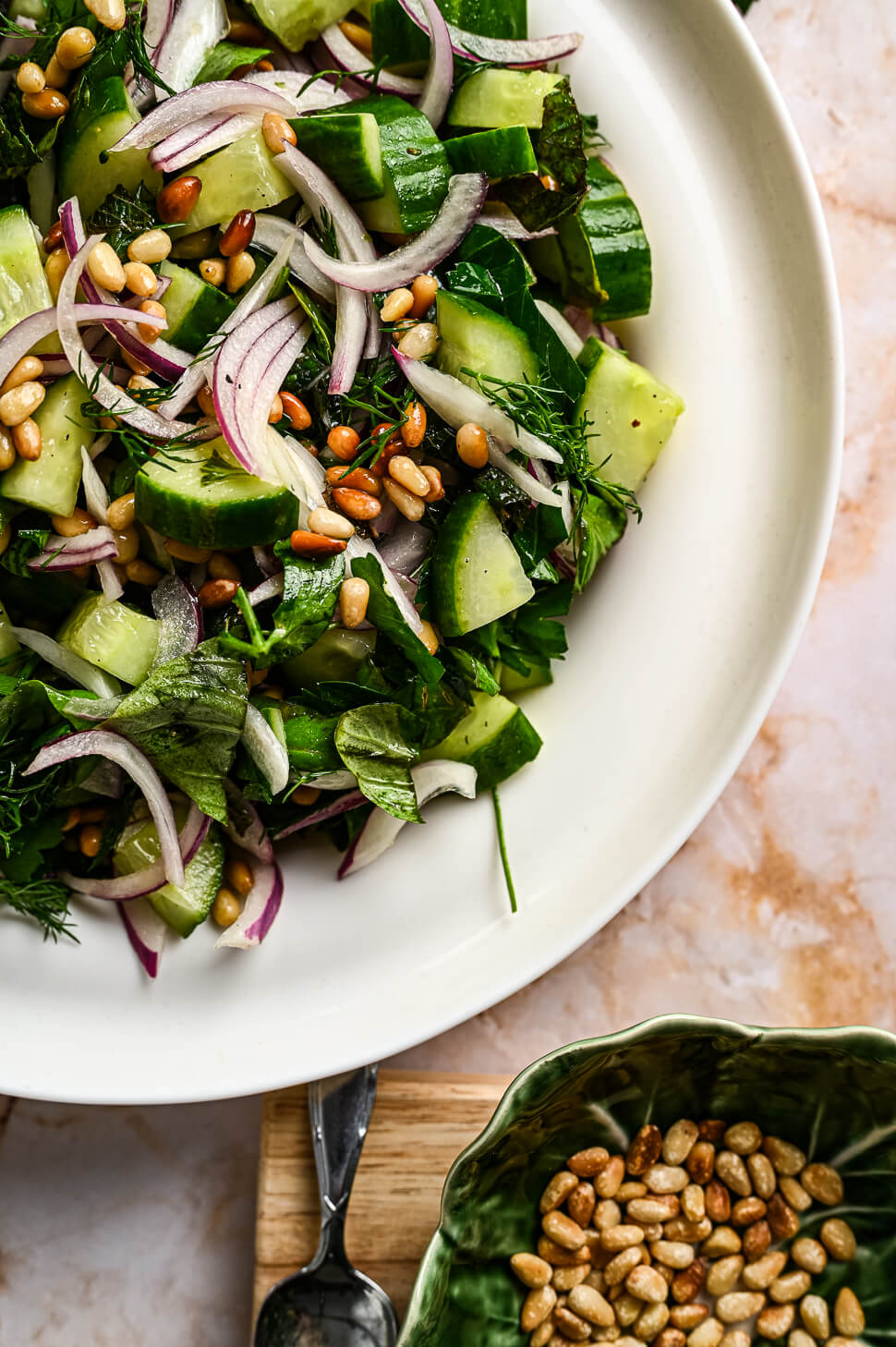 Komkommersalade groene kruiden