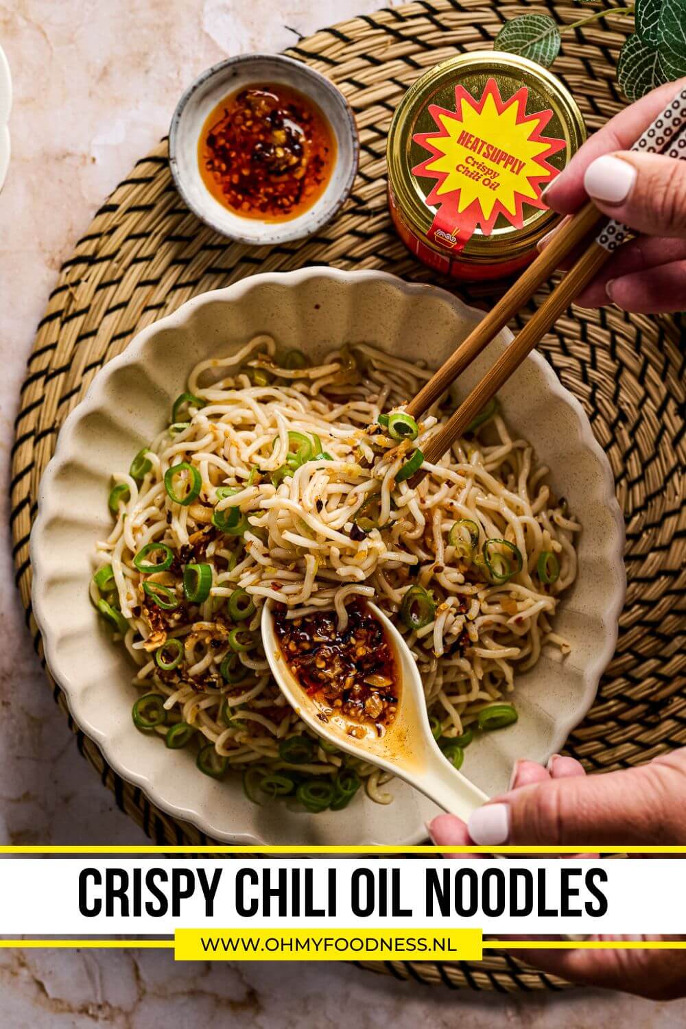 Crispy chili oil noodles met knoflook 15 noodles met crispy chili oil