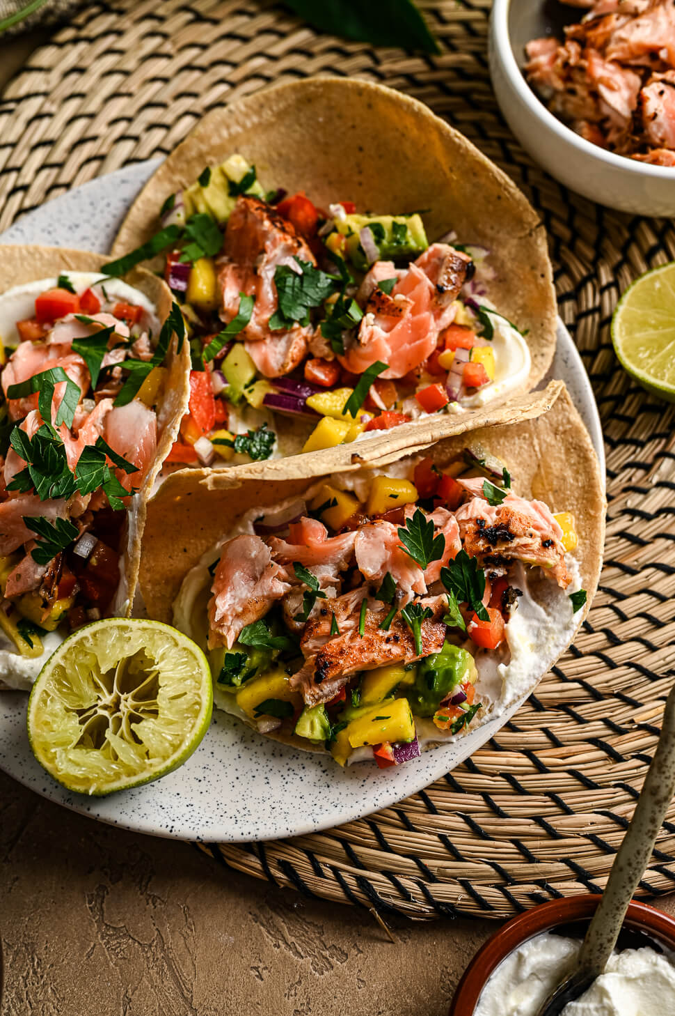 Taco met zalm en mangosalsa