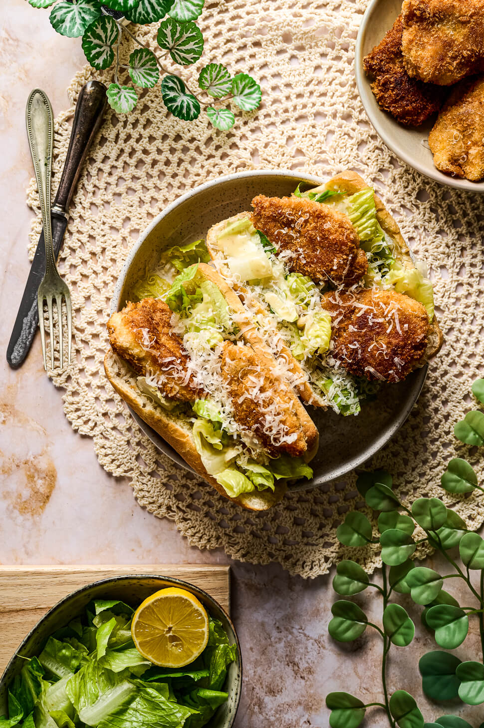 Caesar sandwich met krokante kip 2 Broodje krokante kip Caesar