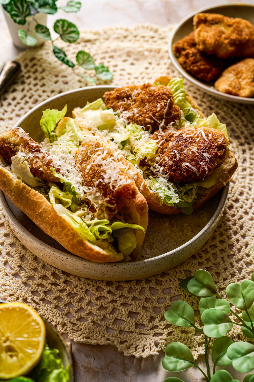Caesar sandwich met krokante kip 3 Caesar sandwich met kip