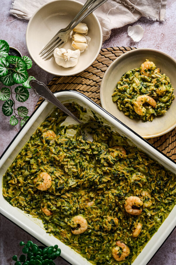 Knoflook orzo met garnalen spinazie