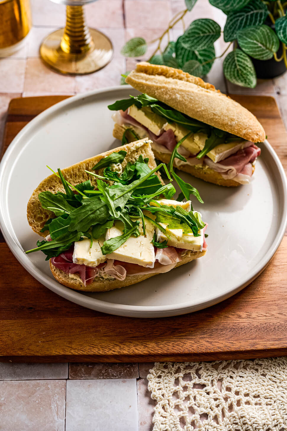 Broodje brie met prosciutto