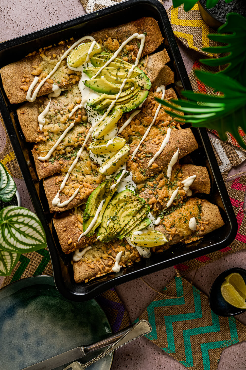 Gevulde Mexicaanse wraps uit de oven