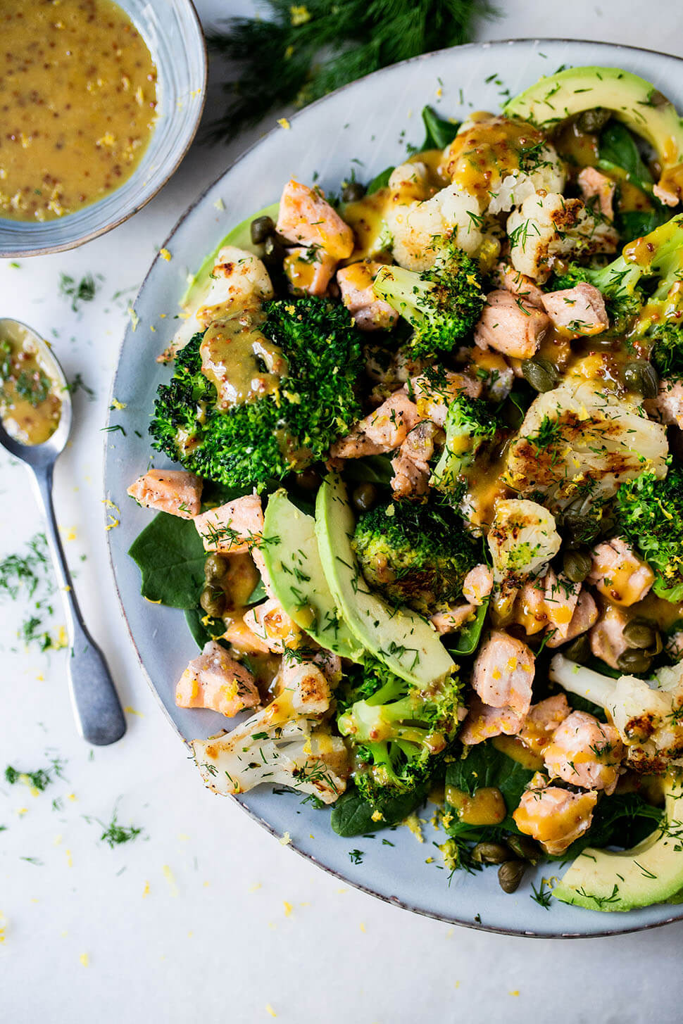 Gebakken broccoli en bloemkool salade